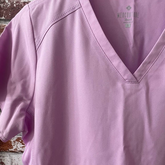 Med Couture Lilac V-Neck Shirttail Women's SCRUBS top - Picture 5 of 13